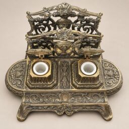 Starožitný dvojitý mosadzný kalamár s porcelánovými vložkami